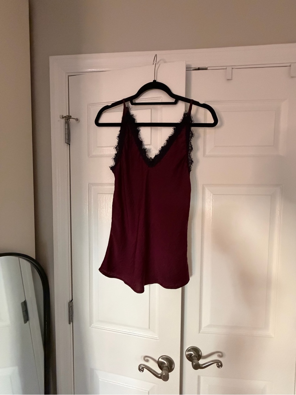 Lace Trim V-Neck Cami Tank Top in Burgundy